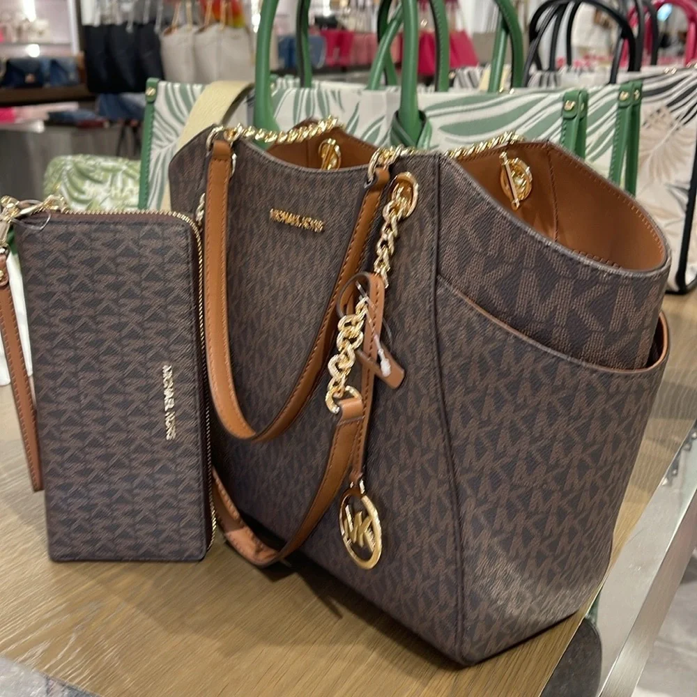 MICHAEL KORS  Jet Set Lg Shoulder Bag & JST Lg Travel CONTINENTAL wallet-wristlt
